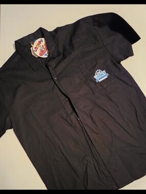 Vintage Warner Bros. Black Short-Sleeve Button-Down Looney Tunes Pocket Shirt
